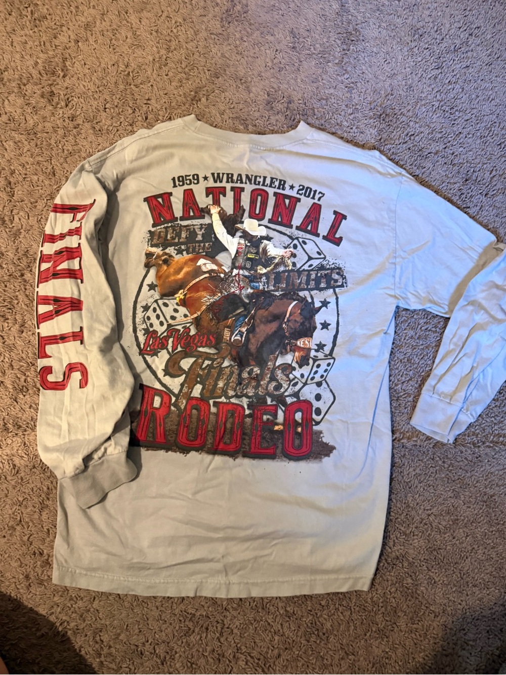 Wrangler Light Gray Long Sleeve Las Vegas Finals Rodeo Graphic Tee - Picture 2 of 4